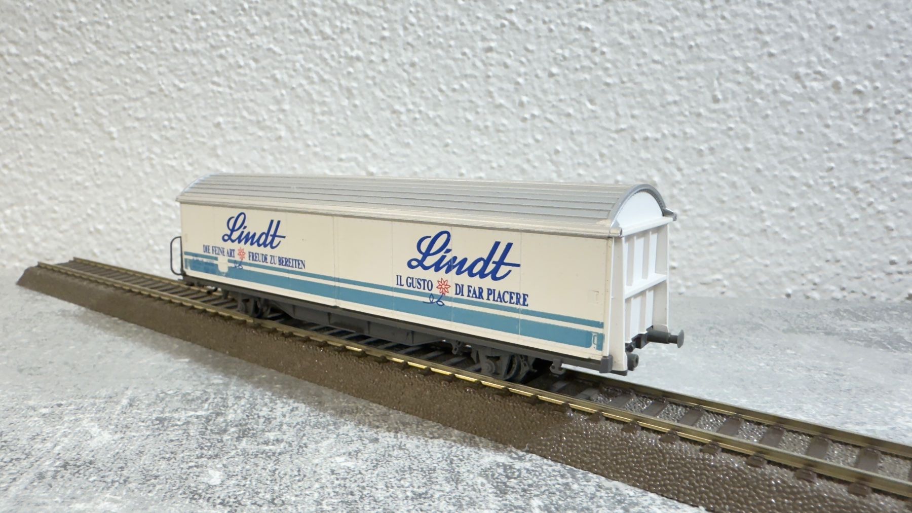 Roco Modelleisenbahnen: Roco Güterwagen - Lindt H0 / AC – Gebraucht aus Windlach von Kelebra 4