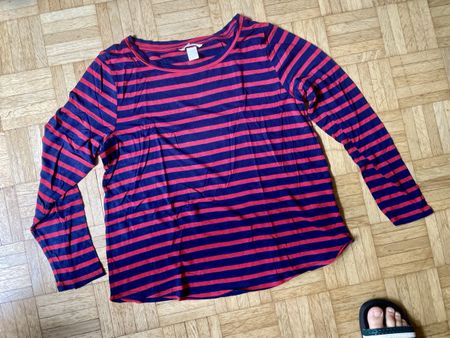 Langarmshirt blau-rot gestreift, Gr. S aber Oversize bis M/L