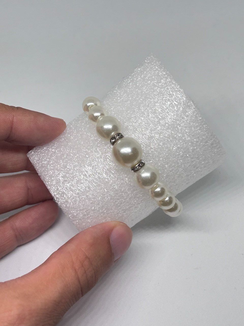 Bracciali & Braccialetti: Bracciale elastico con perle sintetiche bianche – Usato da Giubiasco venduto da LorisVale 3