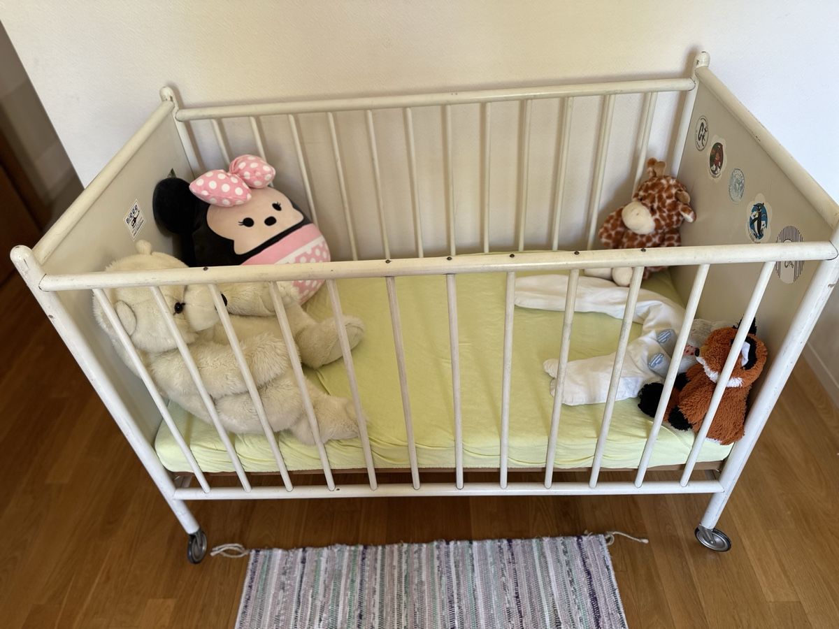 Lits: Kinderbett mit Matratze – D'occasion à Neuchâtel par Restef79