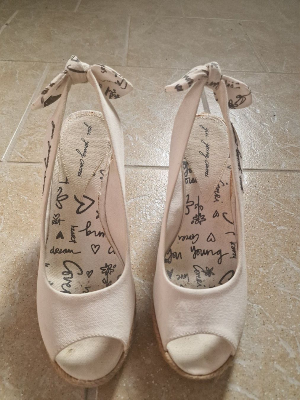 Scarpe da donna: Weiße Plateau Keil Sandalen – Usato da Zürich venduto da Abaton0