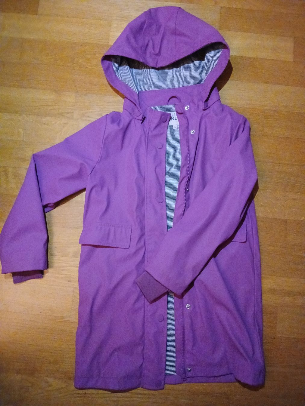 Only Giacche & Cappotti: cooler Regenmantel ONLY Gr 134 – Usato da Bischofszell venduto da Mama_x