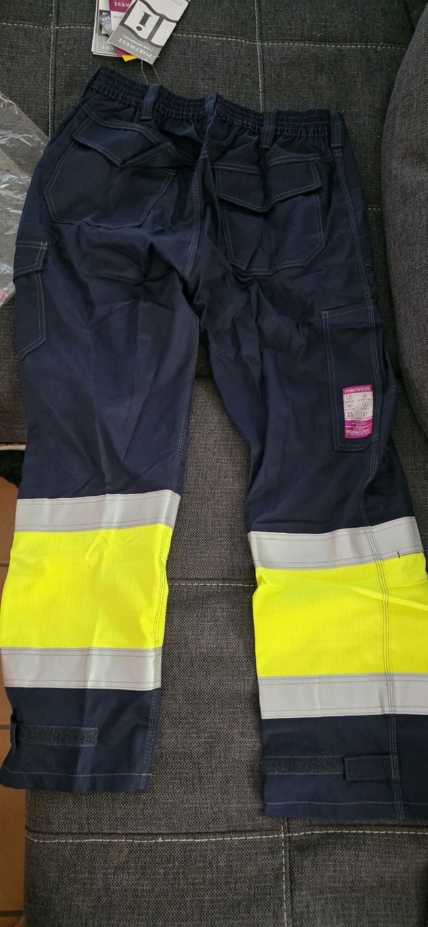 Pantaloni: Arbeitshosen 2.Stk Qualität – Nuovo e nell'imballaggio originale da Nuglar venduto da Danivenividiundeasy