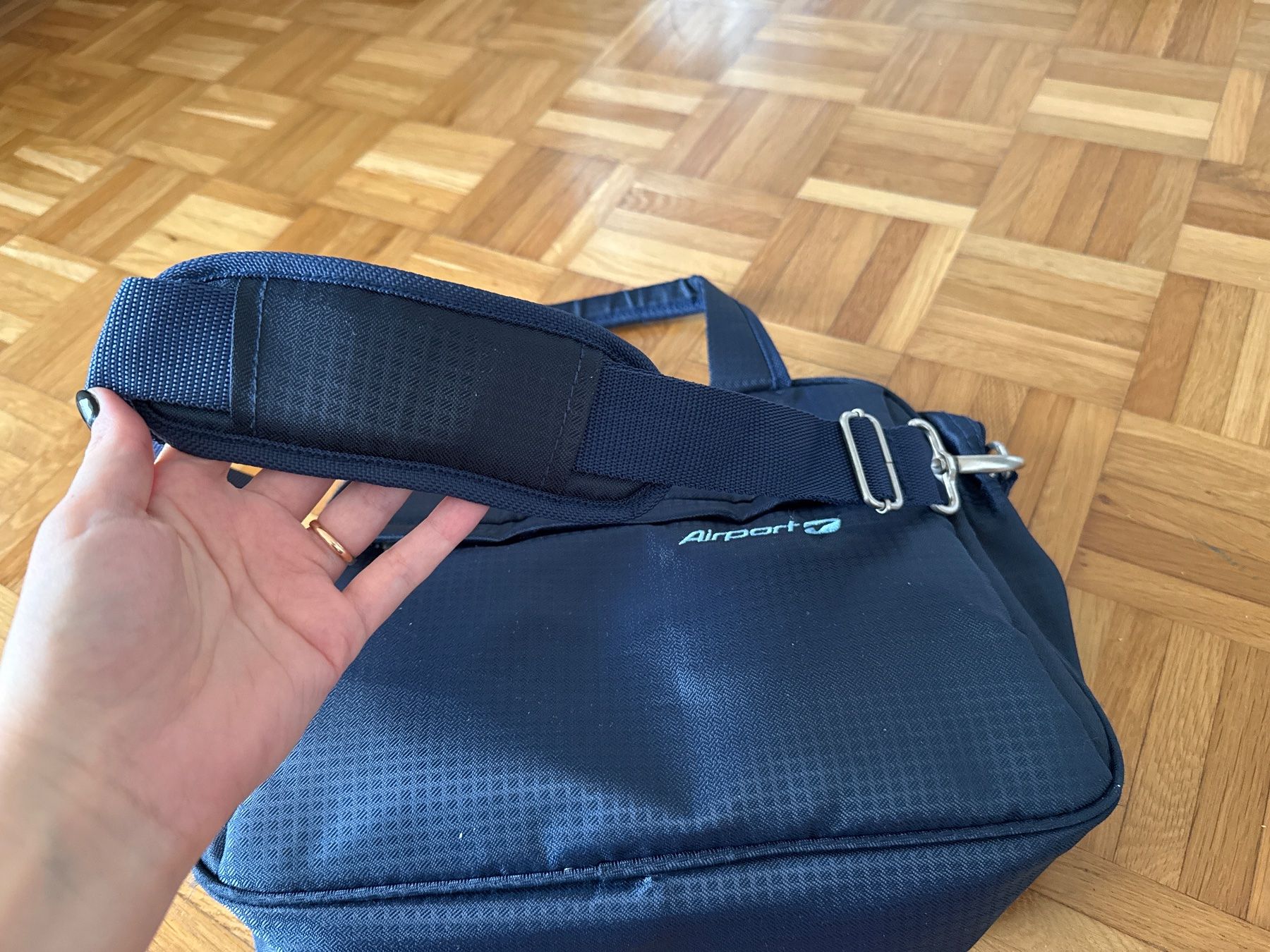 Custodie per cosmetici: AIRPORT Kosmetiktasche / Necessaire – Usato da Horgen venduto da linuxrp 1