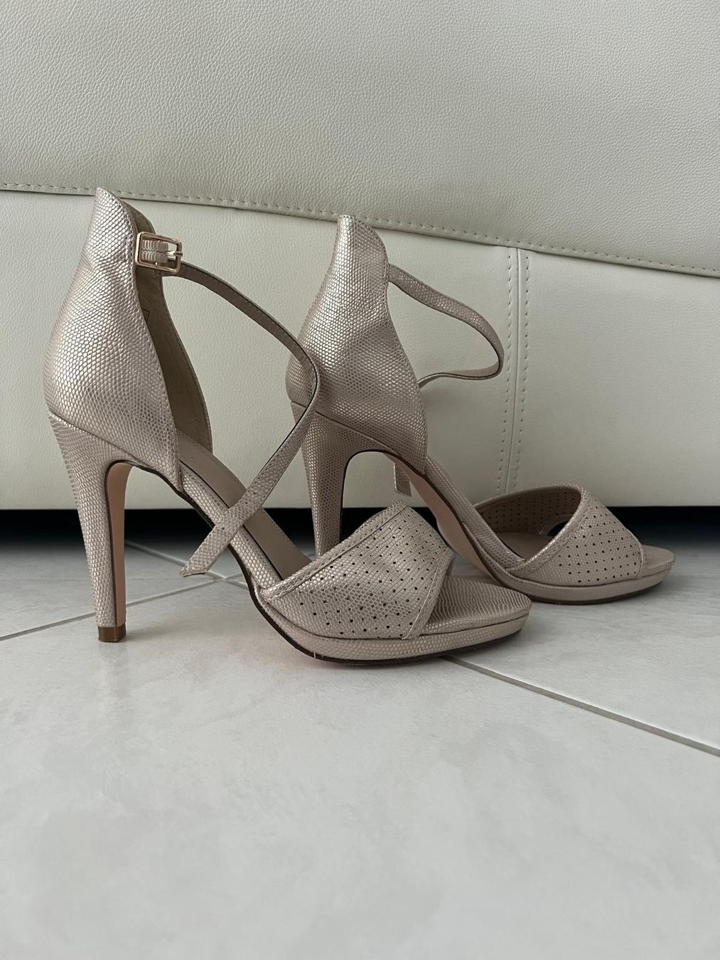 Scarpe da donna: Only Pink Sandalen - Rosegold – Usato da Steinmaur venduto da Kiki_m240 1