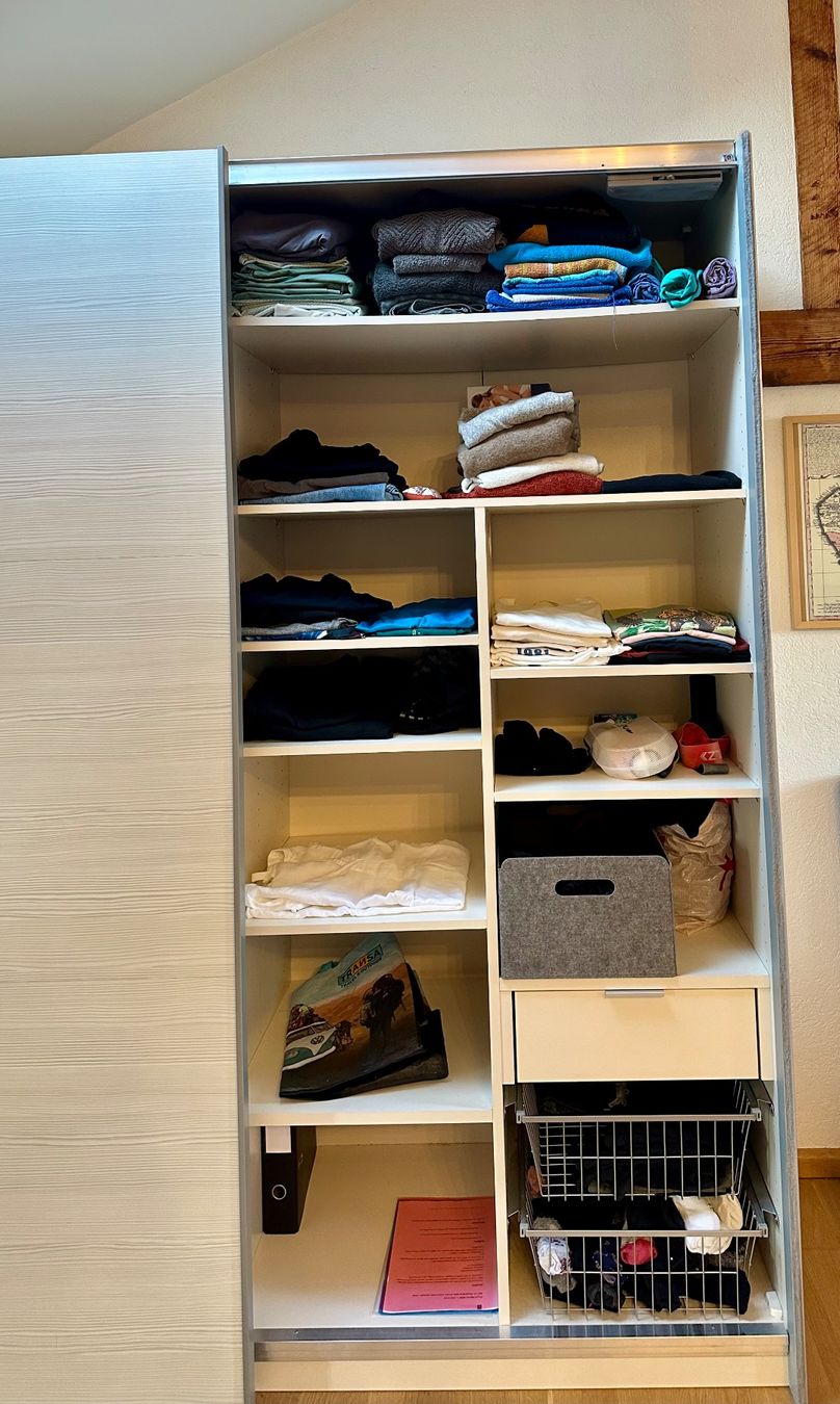 Pfister Armadi: Kleiderschrank von Pfister – Usato da Erlinsbach venduto da dingsda58 2