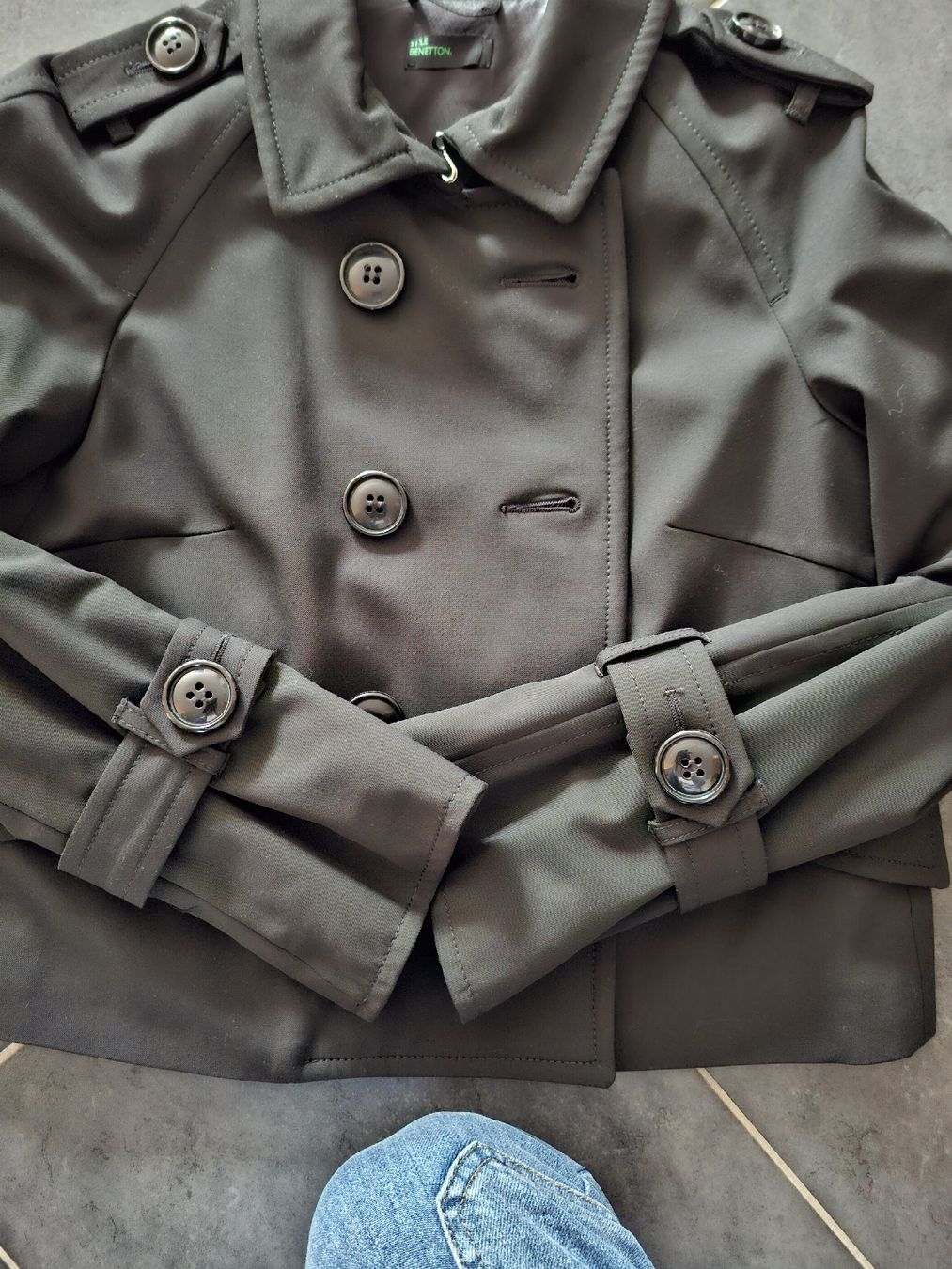 Benetton Giacche: Schwarze Kurzjacke – Nuovo (secondo la descrizione) da Hombrechtikon venduto da hom_jp68