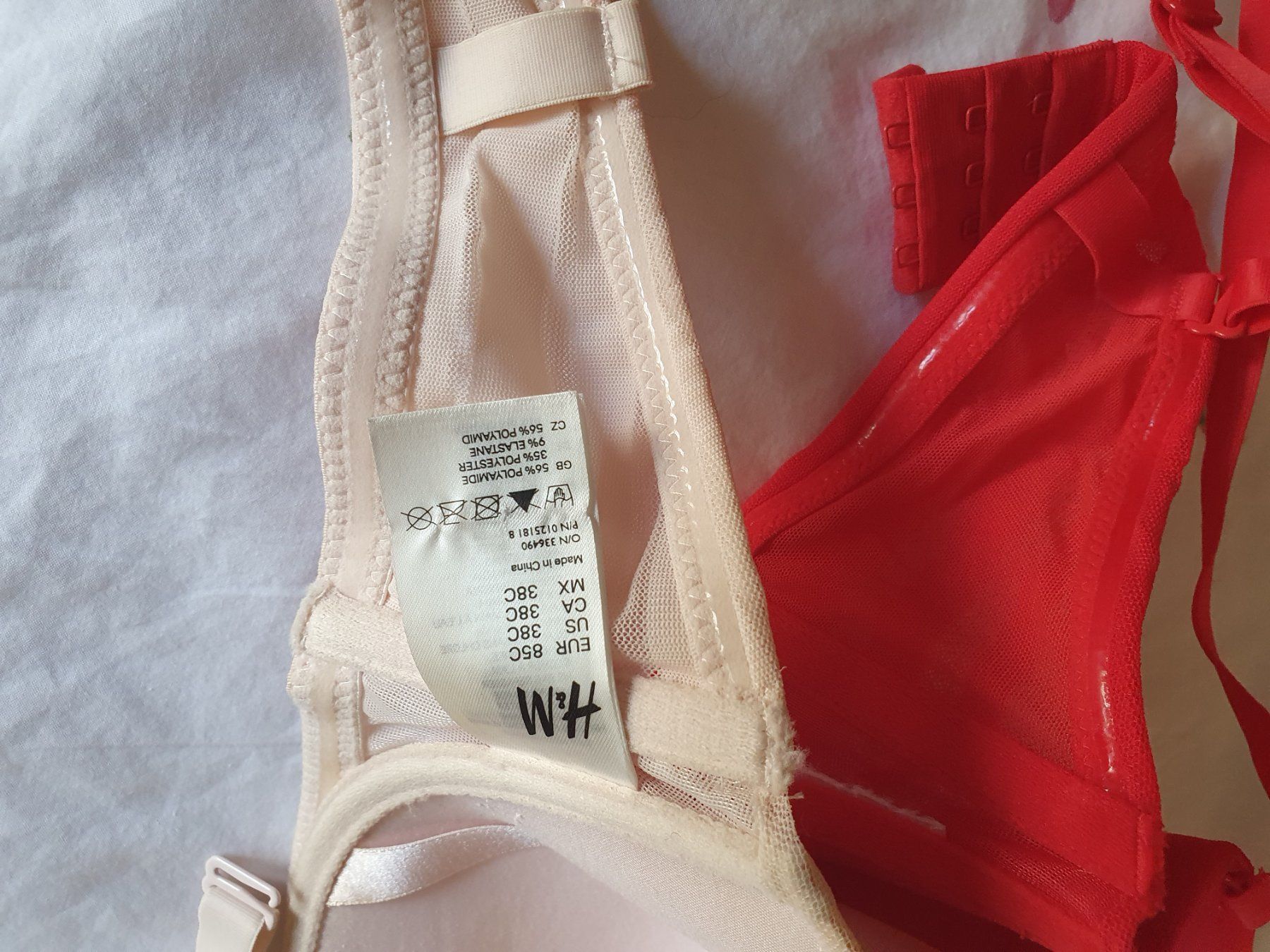 H&M Altra biancheria intima: Zwei push-up Bh 85C von HM – Nuovo (secondo la descrizione) da Morbio Inferiore venduto da lunaria 1