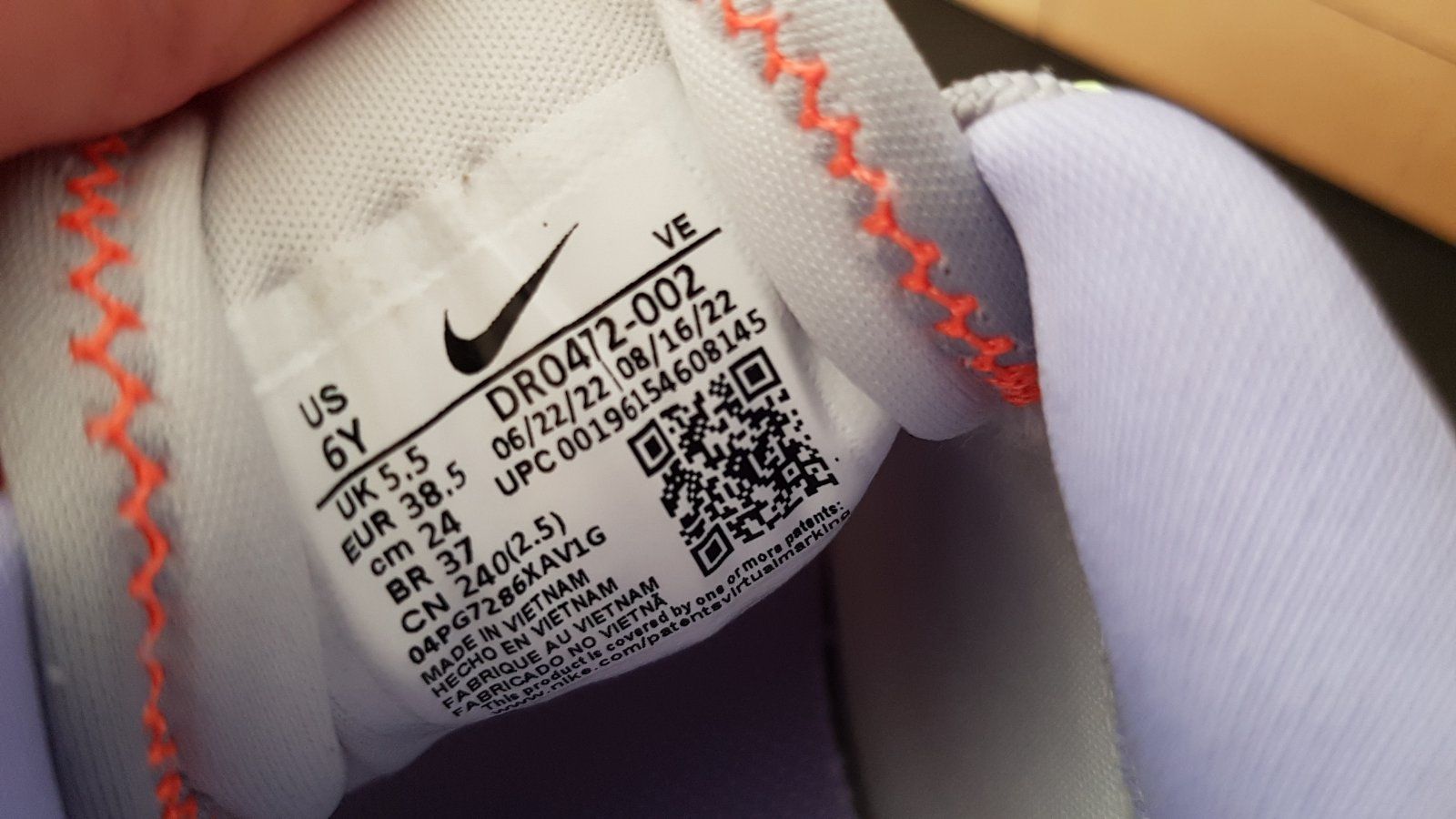 Nike Herrenschuhe: Sneakers Nike Run Flow GS Gr.38,5 – Neu und originalverpackt aus Zürich von ata_c8nh 6