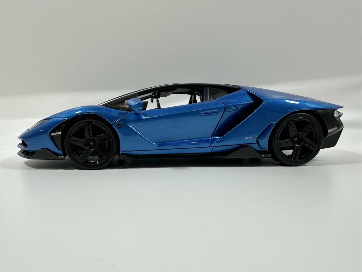 Maisto Modellautos: Lamborghini Centenario 1:18, blau-schwarz, MAISTO – Gebraucht aus Zofingen von rf9_x2xt 2