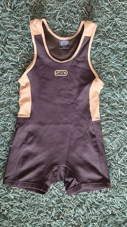 Protections: SBD, singlet + knee sleeves – D'occasion à Lutry par and_25nt