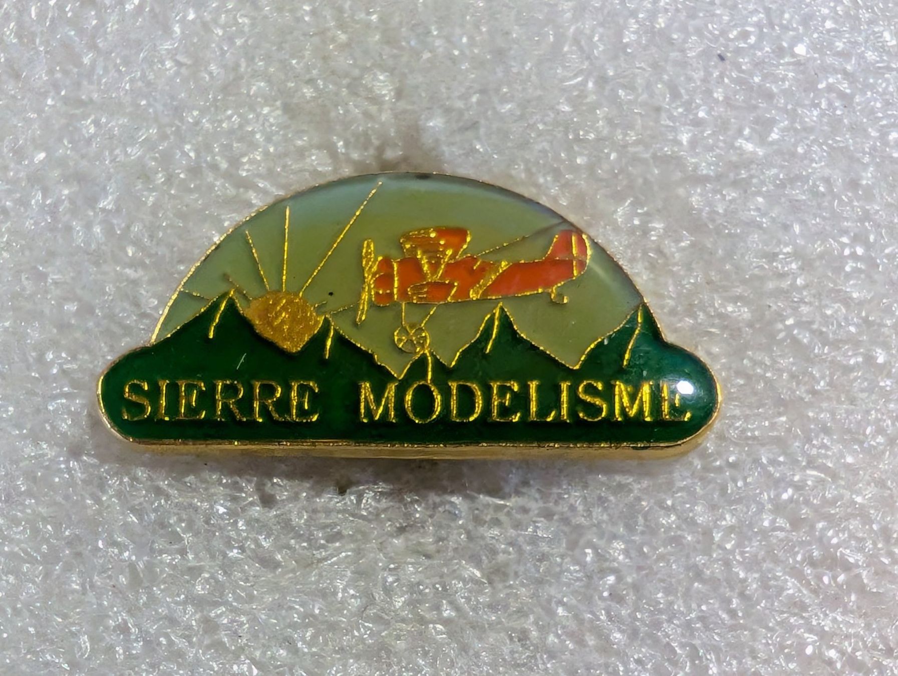 Plaketten & Abzeichen: Ansteckpin 132: Sierre Modelism – Gebraucht aus Oppligen von Pin-Fall-Shop