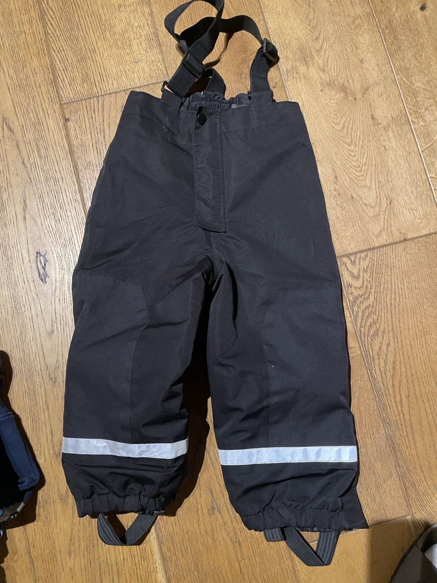 H&M Hosen: Skihose Schneehose 104 – Gebraucht aus Recherswil von grafics