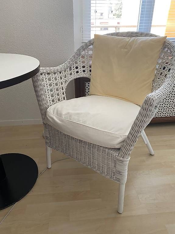 Set di tavolo e panche: schöne Rattansitzecke ( indoor) – Usato da Zürich venduto da ell_hdc9 1