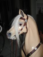 Pfiffiges Schaukelpferd "Palomino" im Western-Stil. Unikat