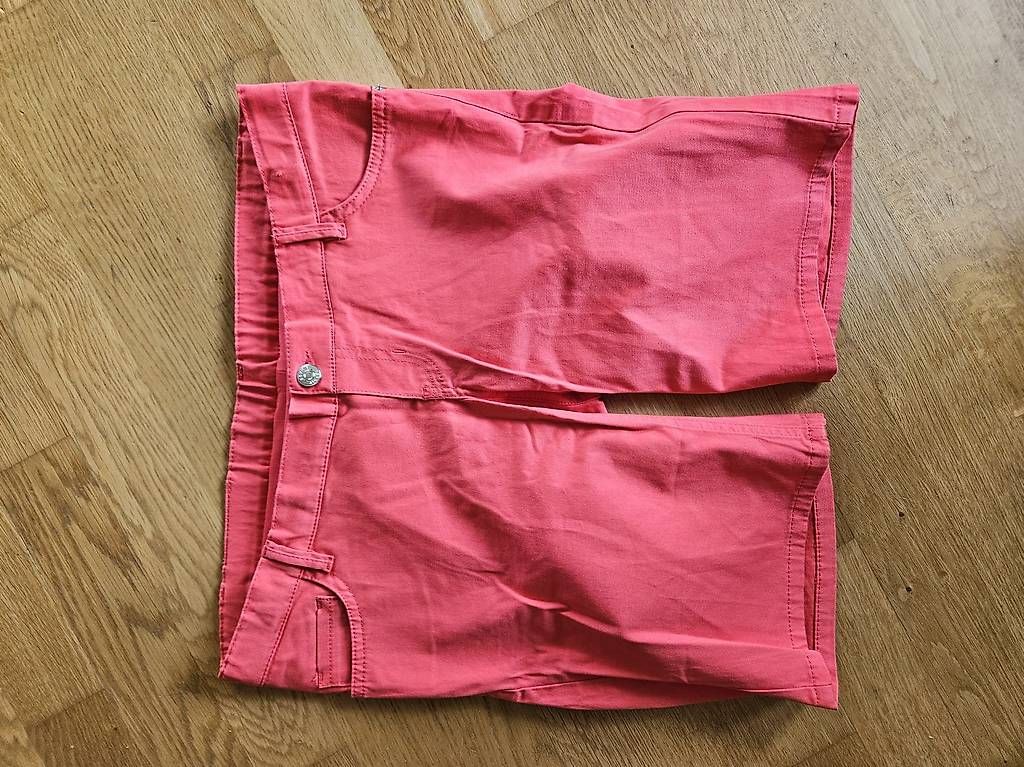 Pantaloni: neue Umstandsshorts von Esprit – Usato da Wittenbach venduto da lindazub 1