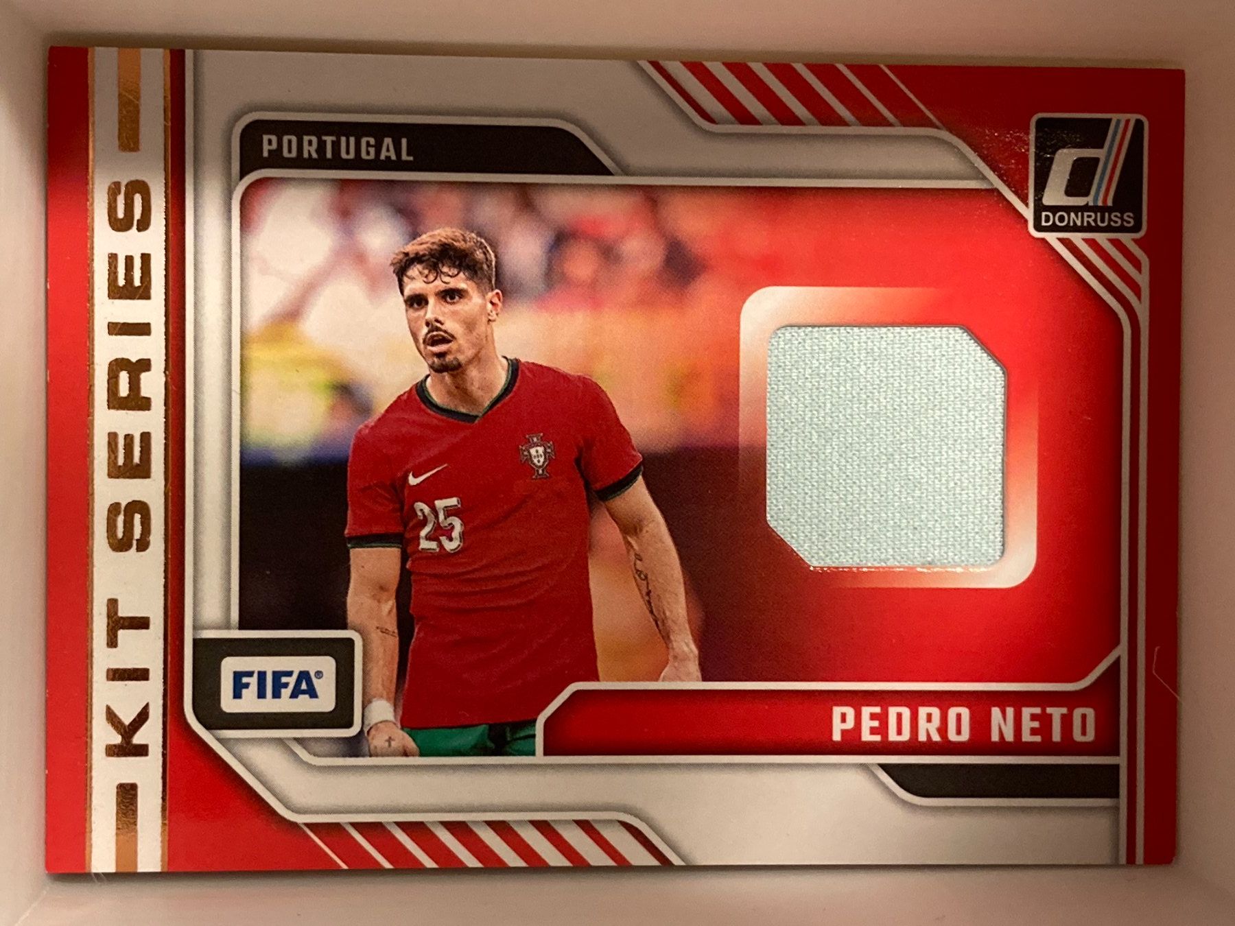 Panini Carte collezionabili: Panini Donruss Soccer 2024-2025 - Pedro Neto Patch – Nuovo (secondo la descrizione) da La Tour-de-Peilz venduto da Tyalos_Cards