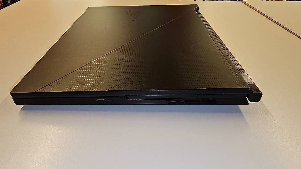 Asus Portables: ASUS ROG Zephyrus Duo 16 NVIDIA GeForce RTX 3070 Ti – D'occasion à Zürich par gpox 3