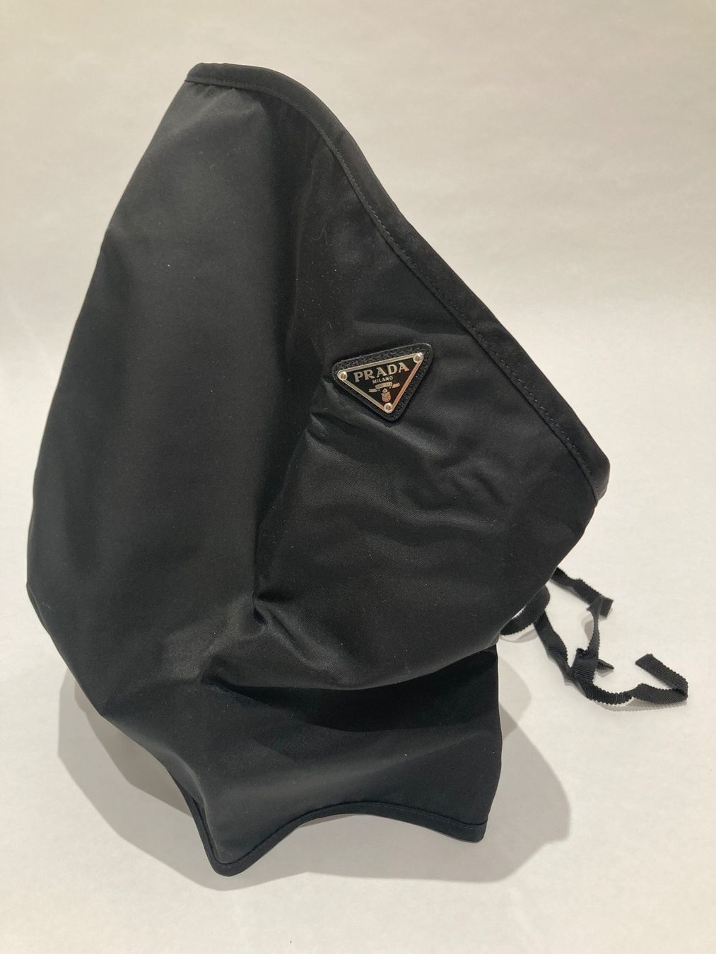 Prada Copricapi, berretti & cappellini: Prada cappuccio unisex (NEW) – Nuovo e nell'imballaggio originale da Paradiso venduto da Kayakara 2