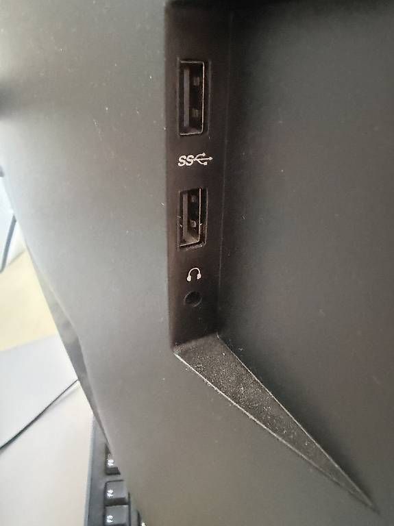 PC: HP E27m G4 27. Avec clavier et souris Logitech. Neuf! – Usato da Corcelles-Payerne venduto da ano_rhf8 2
