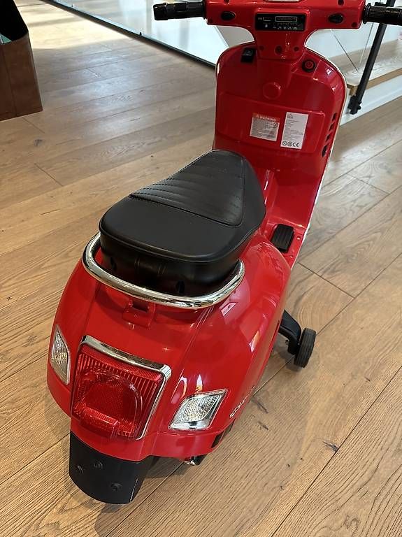 Véhicules pour enfants: Vespa enfant rouge – D'occasion à Lausanne par Blooly 2