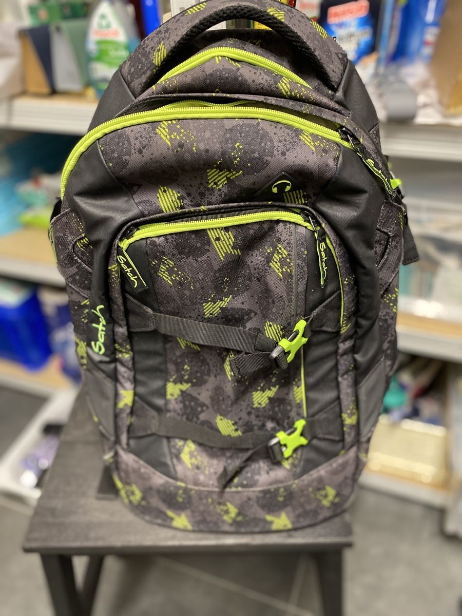 Satch Rucksäcke: Satch Schulrucksack schwarz/grün  – Gebraucht aus Schoenenwerd von radiga