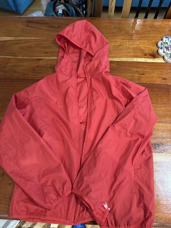 Uniqlo Pocketable Rain Jacket -kids , red 11/12 y o