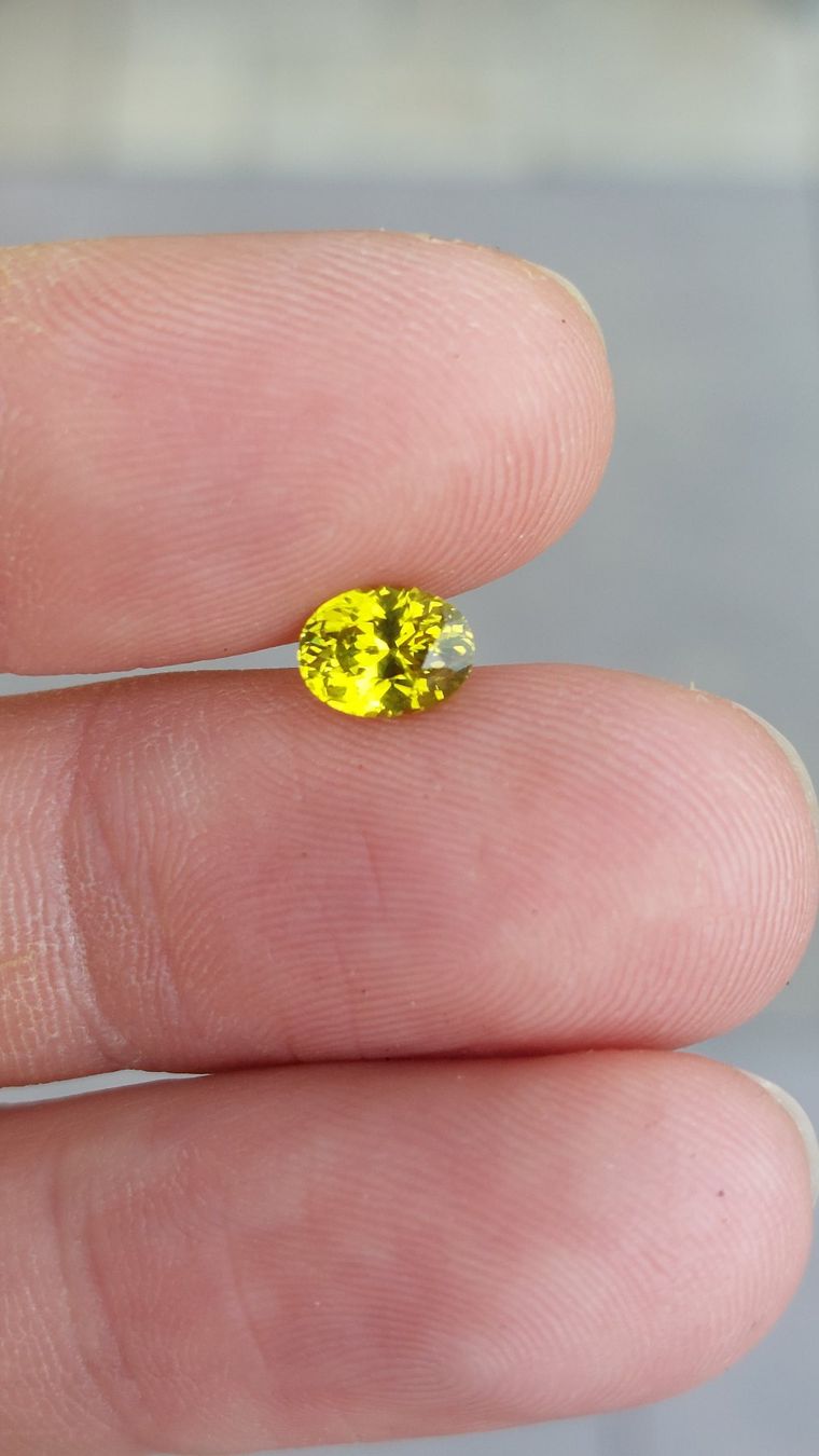 Pietre preziose: Ultra Saturated Luminous Chrysoberyl – Usato da Bévilard venduto da Yougems 5
