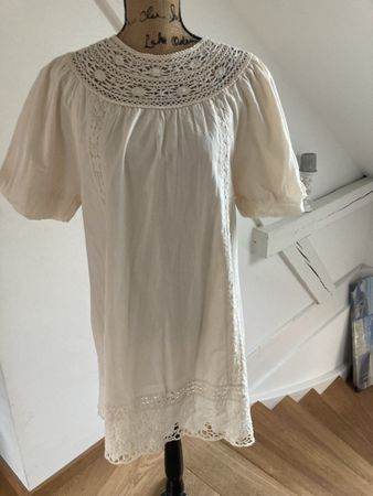 Kleid Zara, mit Häckeldetails, neu