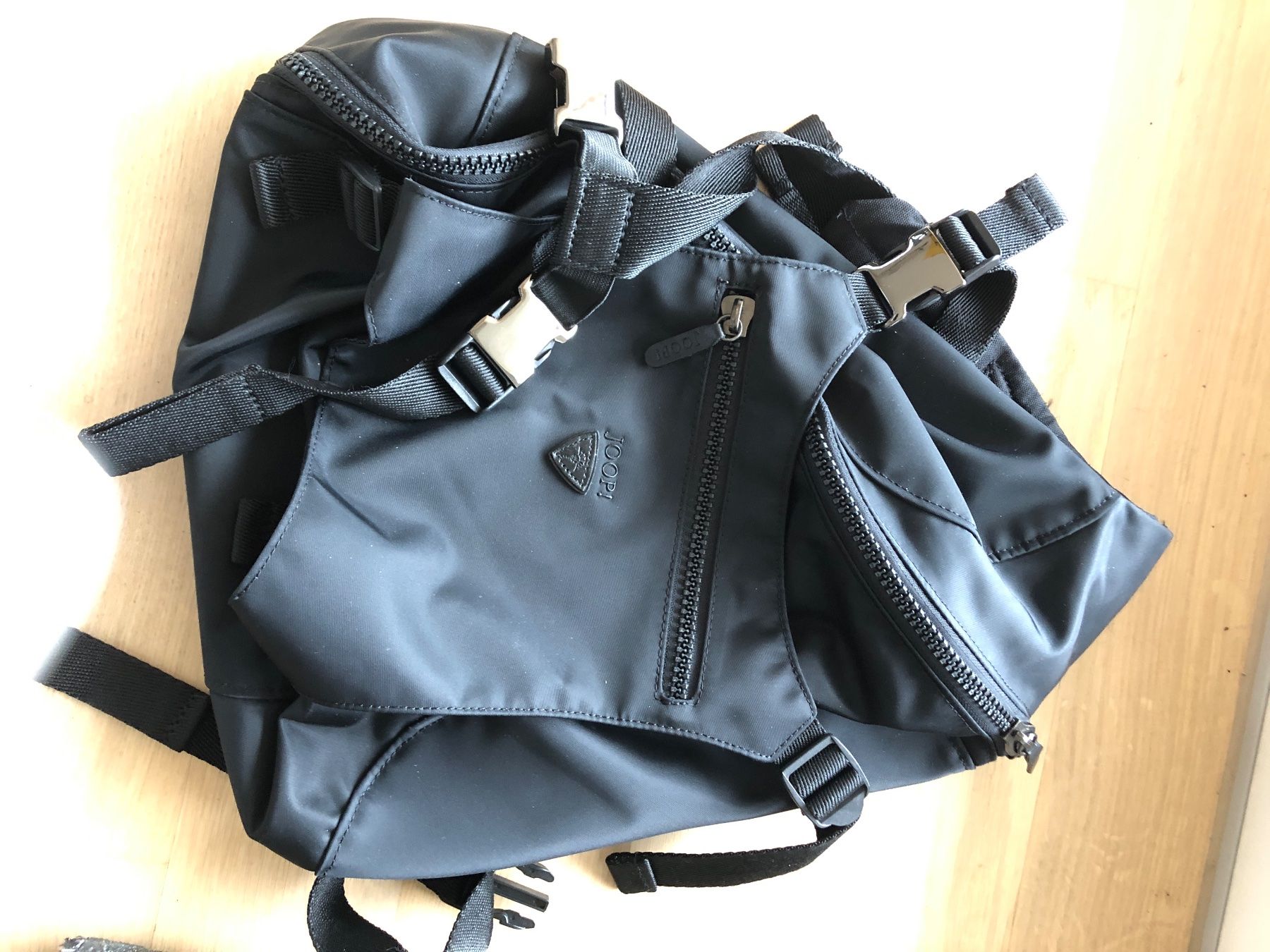 Joop Zaini: JOOP Rucksack Damen – Nuovo (secondo la descrizione) da Solothurn venduto da SusanneL01 1