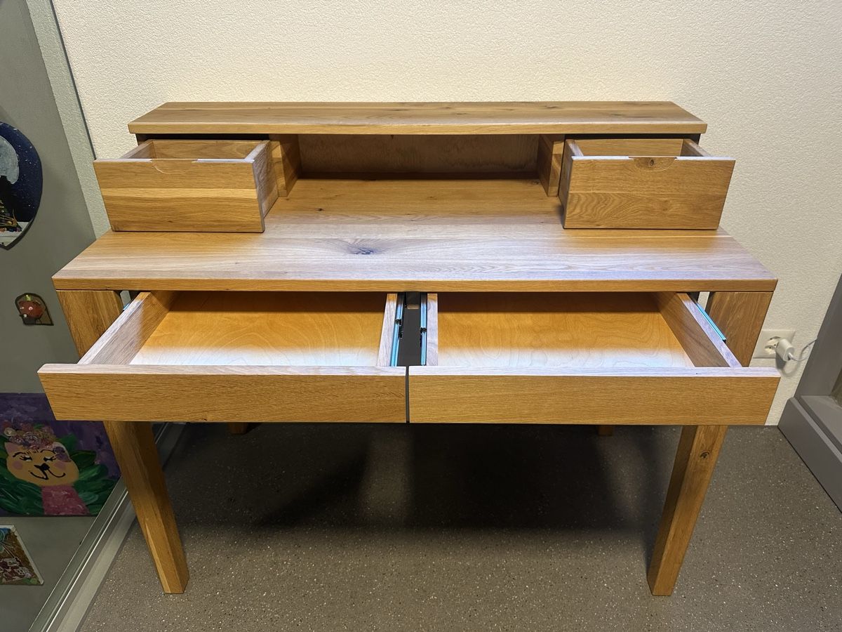 Scrivanie: Solid Wood Desk with Drawers - Excellent Condition! – Nuovo (secondo la descrizione) da Flüh venduto da cla_5975 1