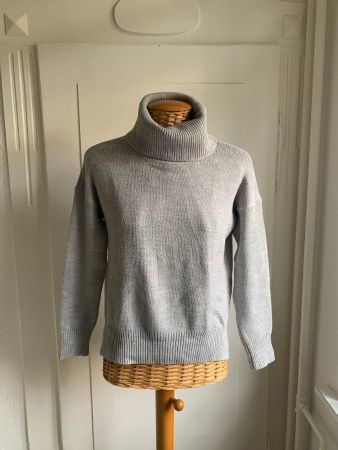 Rollkragen Strickpullover hellgrau - S