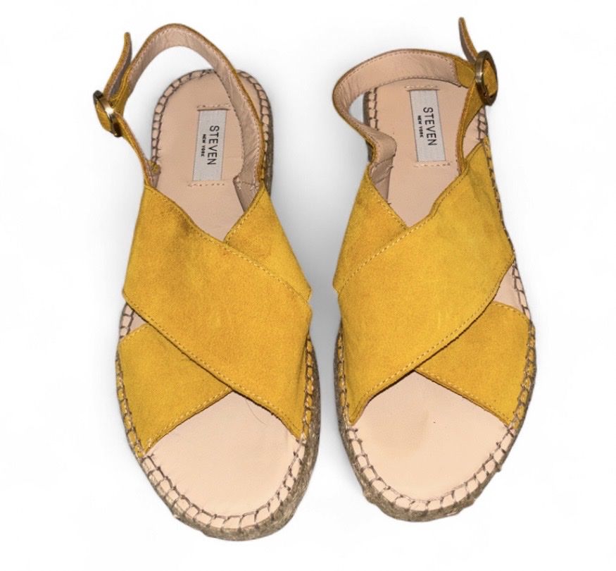 Damenschuhe: Gelbe Sandalen – Gebraucht aus St. Gallen von Lavryn