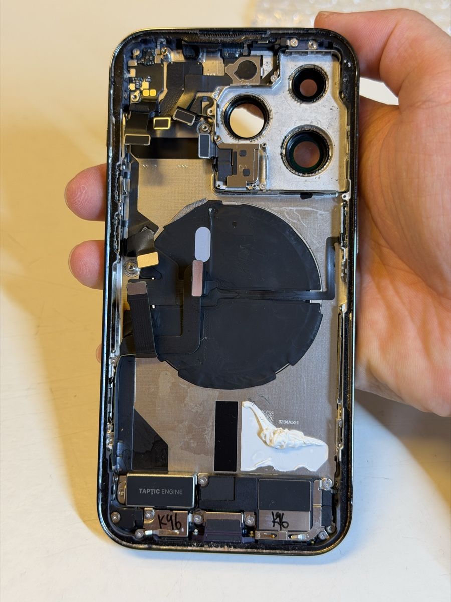 Apple Portables: iPhone 14pro Gehäuse  – Défectueux à Chur par beverlyone
