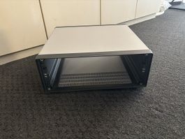 Rackgehaeuse für Elektronik silber schwarz guter Zustand