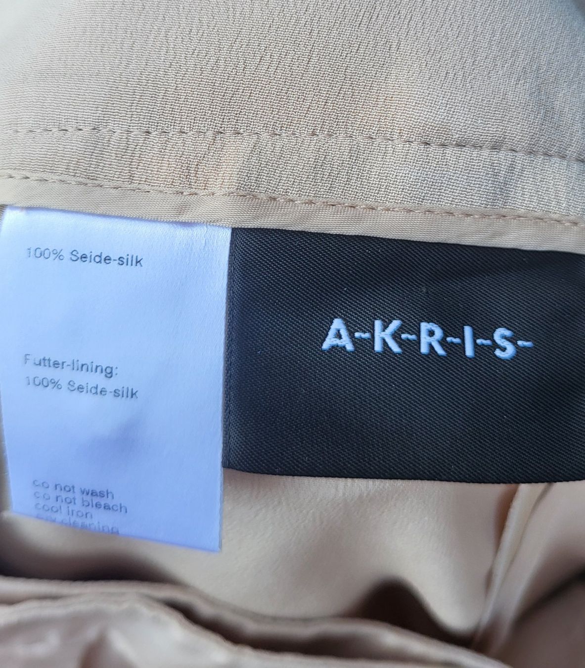 Pantaloni: Pantalon beige en soie – Nuovo (secondo la descrizione) da Fribourg venduto da VictoriaShop7 4