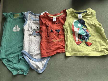 Sommer Set: 4 Baby T-Shirts/Bodys, Grösse 74, Top Zustand!