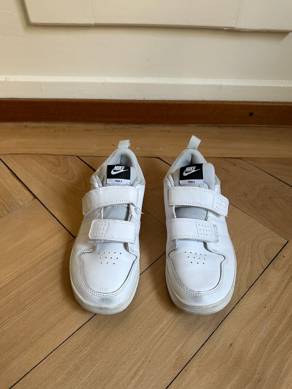 Nike Scarpe da donna: NIKE Pico 5 Sneaker weiss 35 – Usato da Zürich venduto da Diazaio 1