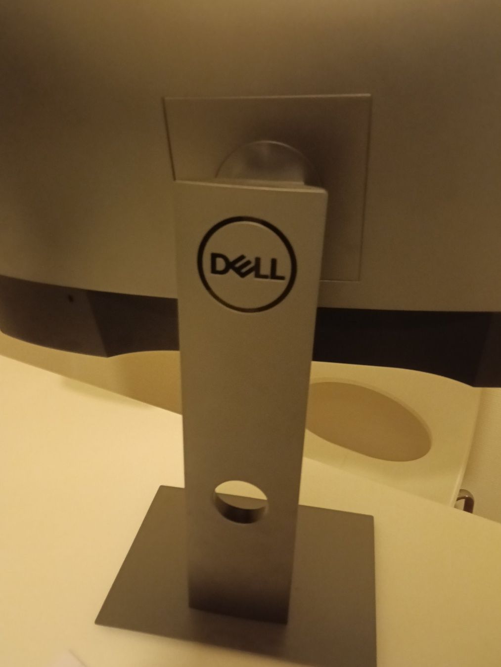 Dell Monitor: Écran Dell U2419H pour pièces – Usato da Sion venduto da syl_9fgs