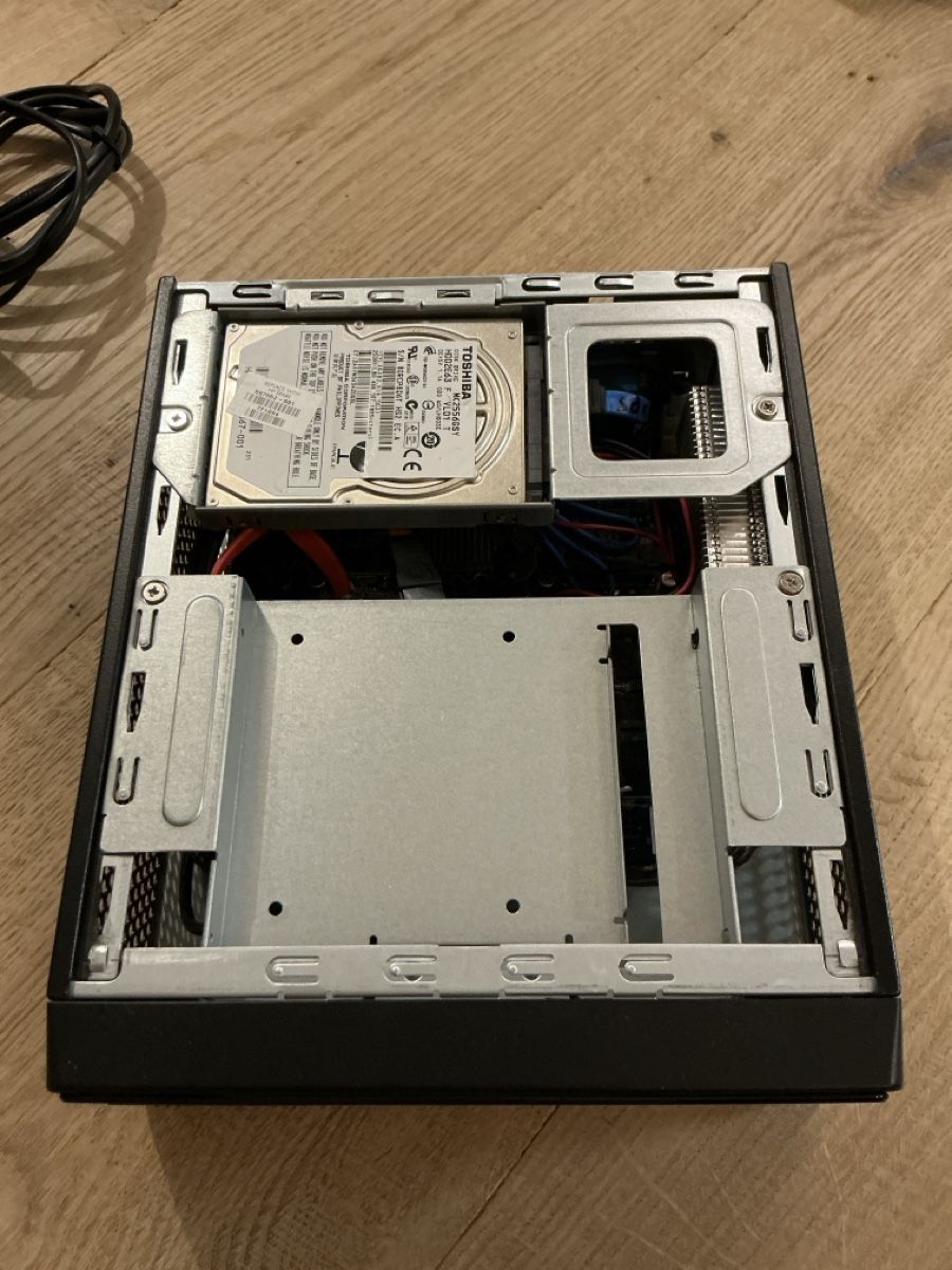 PC: Shuttle Barebone MiniPC inkl. Netzteil und HD – Usato da Wil SG venduto da Saintch 2