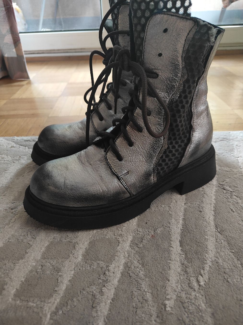 Scarpe da donna: Bottines argentées originales et confortables, taille 38 – Nuovo (secondo la descrizione) da Biel/Bienne venduto da Edi5Roli3 3