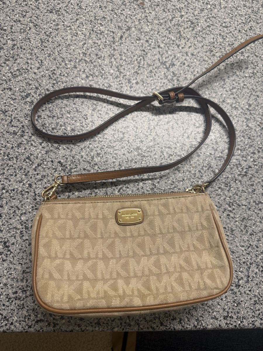 Michael Kors Taschen für Damen: Michael Kors clutch bag monogram beige leather – Gebraucht aus Basel von aaegh