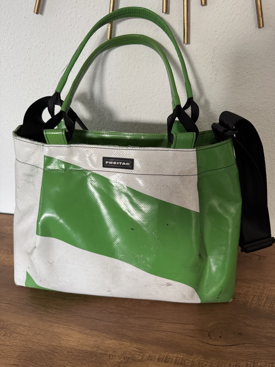 Freitag Taschen: Freitag F551 SALLY, été! – Gebraucht aus Brügg BE von Goob