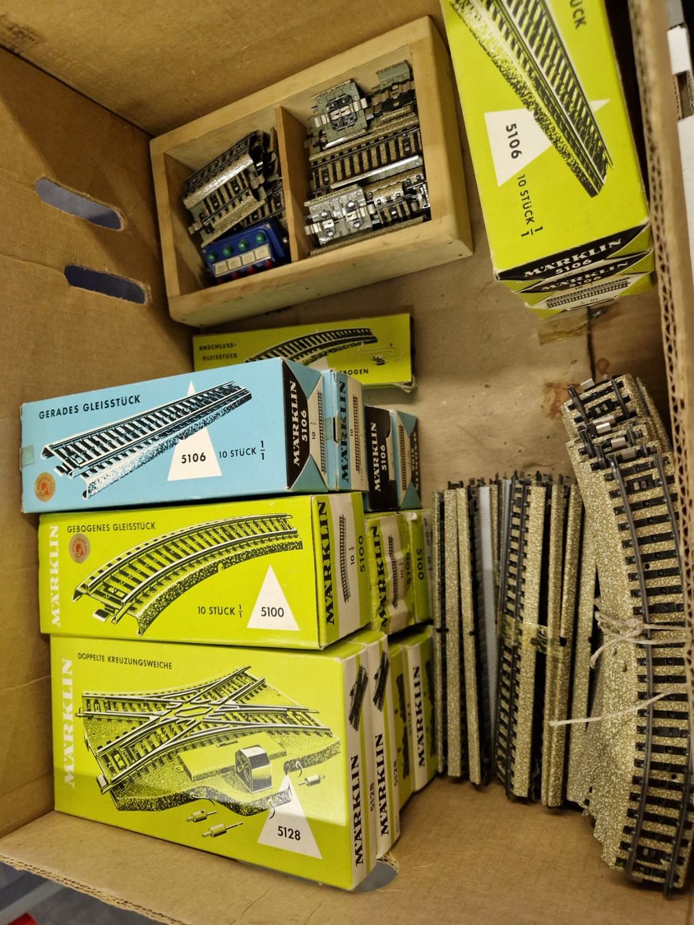 Märklin Modelleisenbahnen: Grosses Märklin Eisenbahn LOT HO 15 Loks, 56 Wagen +Schienen – Gebraucht aus Wädenswil von tome70 8