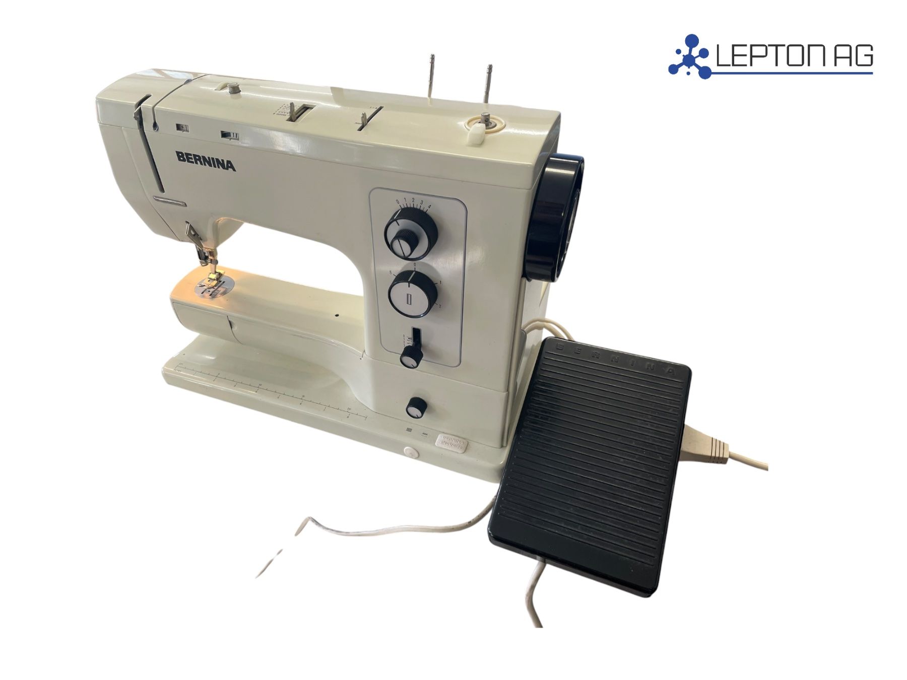 Bernina Machines à coudre: Nähmaschine Bernina 831, mit Koffer – D'occasion à Niederdorf par LeptonAG