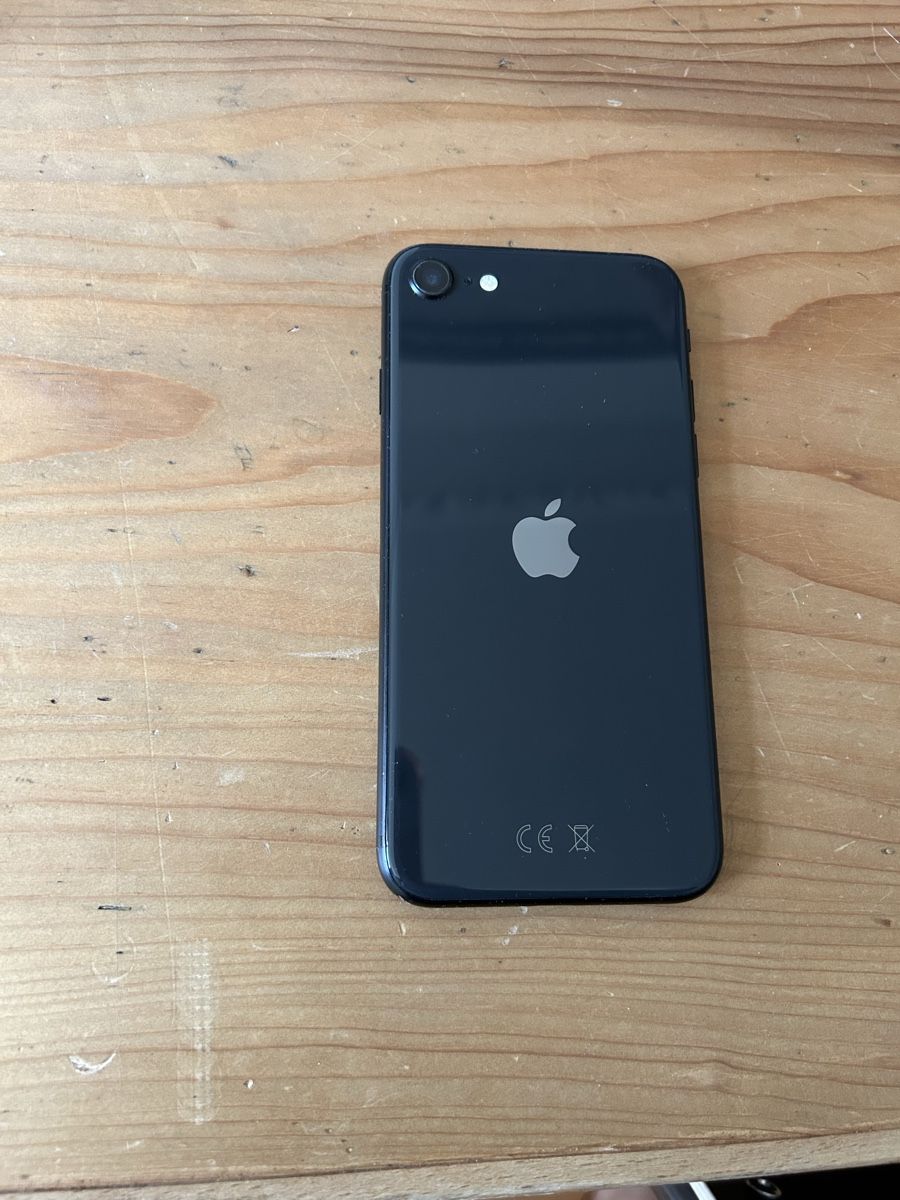Apple Handys / Smartphones: iPhone SE 2. Generation 64GB schwarz defekt – Defekt aus Luzern von bettygreen 1