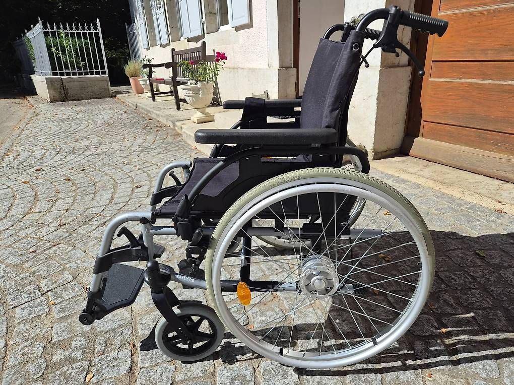 Sedie a rotelle: Fauteuil roulant pliable presque neuf – Usato da Lausanne venduto da forkandjconly