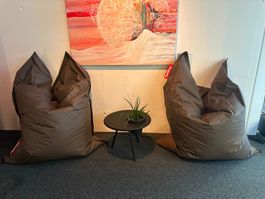 2 Fatboy Sitzsäcke + Design-Beistelltisch | Neuwertig