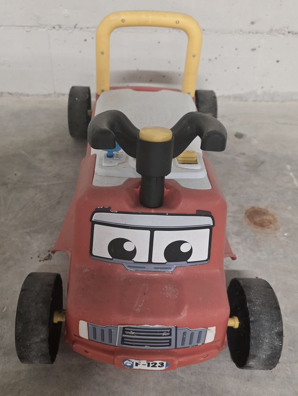 Véhicules pour enfants: kinder lauf tracktor lenkrad plastic  – D'occasion à wetzikon par Bestedienste 1
