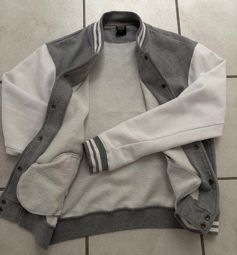 Giacche: Collegejacke grau/weiss Gr. L – Usato da Würenlingen venduto da Delfinli1 1